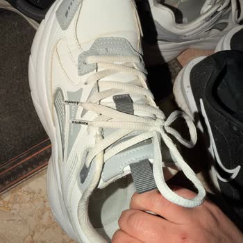 Kinetix Spor Ayakkabısında Ayak Bileği Yırtığı Ve FLO Mağazasının İlgisiz Yaklaşımı