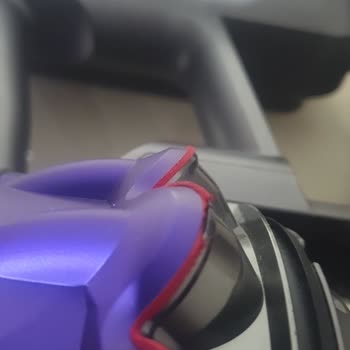 Dyson Gen5 Süpürge Filtre Sökülmesi Ve Çöp Haznesi Kapağı Açma Zorluğu