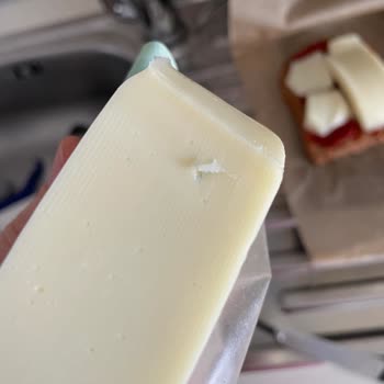 Sütaş Kaşar Peynirinde Yabancı Madde Tespiti Ve Sağlık Güvenliği Endişesi