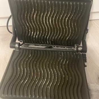 Beko 2118 Tost Makinesinin Plaka Kaplaması Soyulmuş Ve Yedek Plaka Bulunamıyor