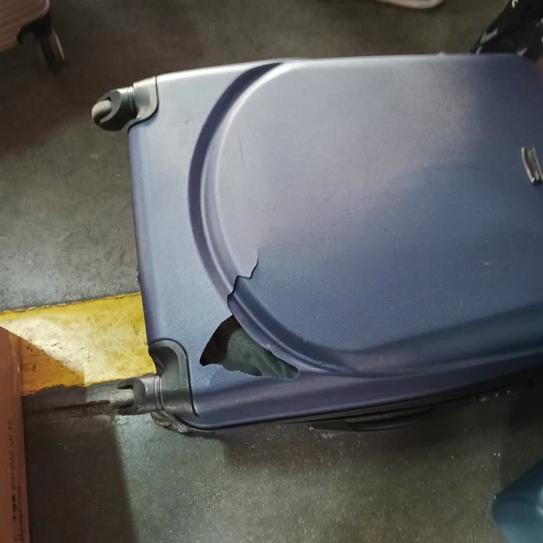 Kırık Valiz Teslimatı, Sorumluluk Reddi Ve Çözüm Talebi