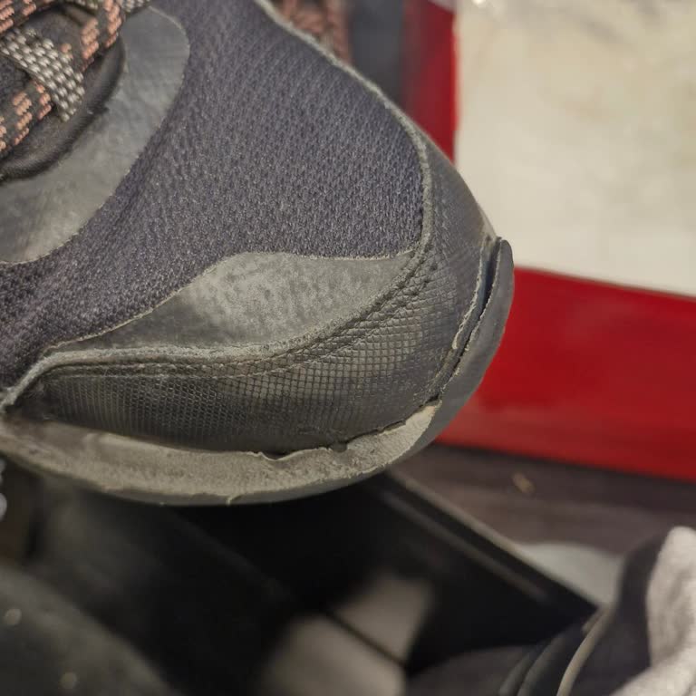 Skechers Ayakkabıda 6 Ay İçinde Yapışkanlık Sorunu Ve Değişim Talebi