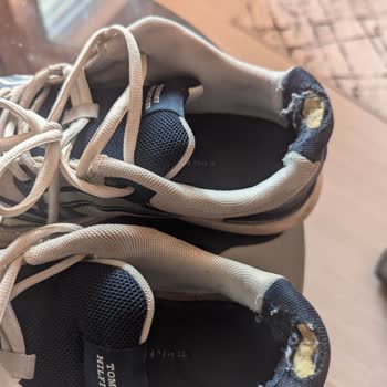 Boyner'den Aldığım Tommy Hilfiger Ayakkabısında Erken Yırtılma Ve Deformasyon