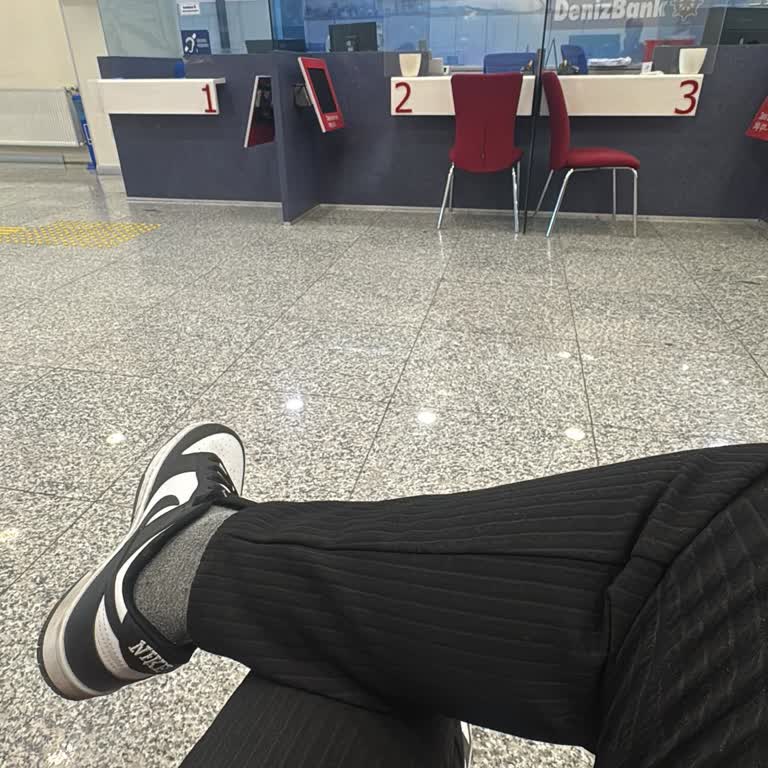 Denizbank Beylikdüzü Şubesindeki Çalışanın İki Saat Bekletme Ve Hakaretli Davranışı