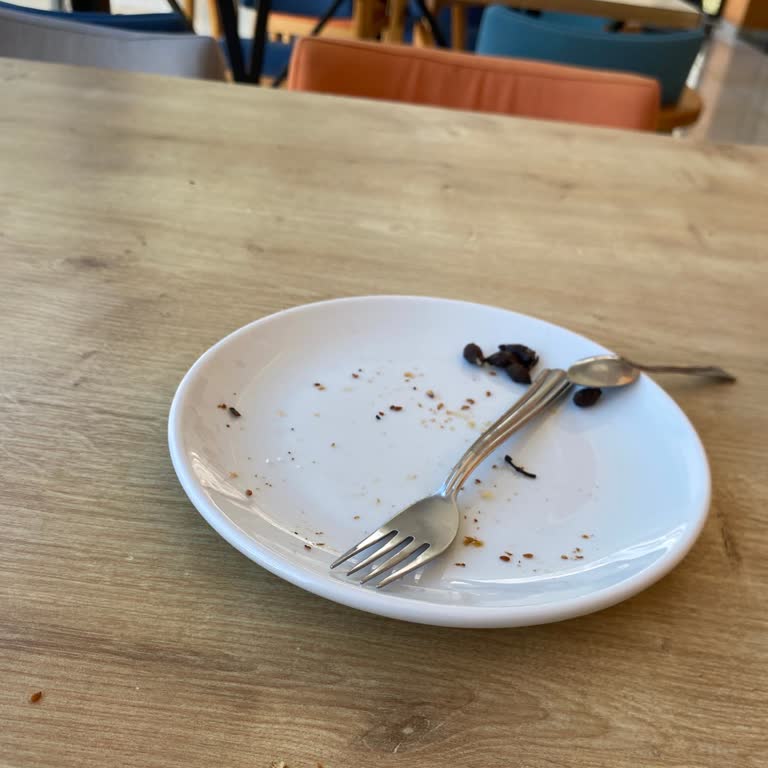 Hira Patisserie Hem Fiyat Politikasından Hem De Uygulamalarından Son Derece Rahatsız Oldum