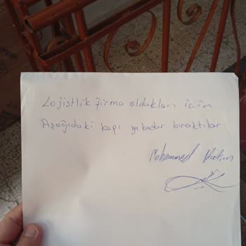 Koçtaş Ve Horoz Lojistik'ten Apartman Kapısına Bırakılan Gardırop Teslimatı Aileyi Mağdur Etti