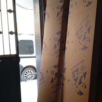 Koçtaş Ve Horoz Lojistik'ten Apartman Kapısına Bırakılan Gardırop Teslimatı Aileyi Mağdur Etti