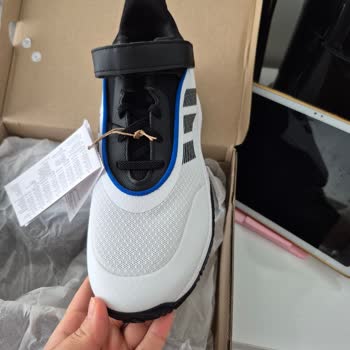 Bağcıklı Adidas Ayakkabı Siparişinde Yanlış Ürün Gönderildi