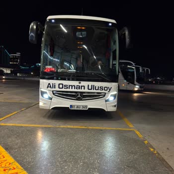 Yakıt İstasyonunda Sigara İçen Ve Tehlikeli Sürüş Yapan Şoför