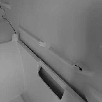 Servis Müdahalesi Sonrası Buzlukta Delikler Ve Ücretsiz Ürün Değişimi Talebi