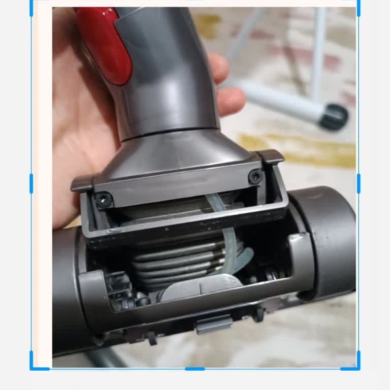 Dyson Cinetic Big Ball Süpürgenin Ağız Başlığı Küçük Çarpma Sonucu Kırıldı Ve Ücretsiz Parça Talebi