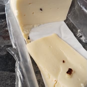 Milk Academy Kaşar Peynirinde Belirtilmeyen Kahverengi Cisim Ve Sağlık Endişesi