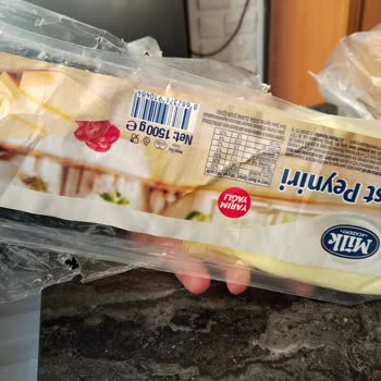 Milk Academy Kaşar Peynirinde Belirtilmeyen Kahverengi Cisim Ve Sağlık Endişesi