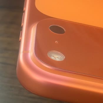 İPhone 17 Pro Max'ta Köşe Ve Yan Kısımların Pembe Renge Dönmesi Ve Değişim Talebi