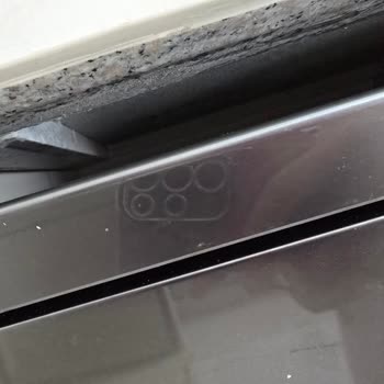 Altına Profil Eklenmeyen Porselen Tezgahımda Kırılma Riski Ve Kalitesiz İşçilik