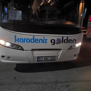Yan Yana Koltuklar Ayrıldı, Otobüs Arızalandı Ve Yardım Yok