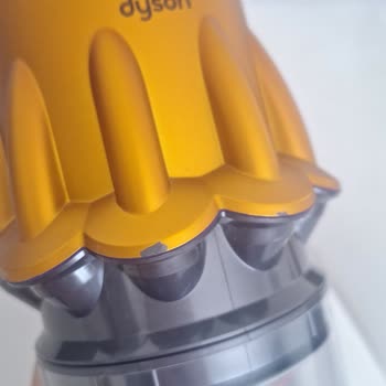 Garanti Kapsamındaki Dyson Süpürge Gövde Soyulması Ve Çatlaklar Ücretsiz Onarılmalı