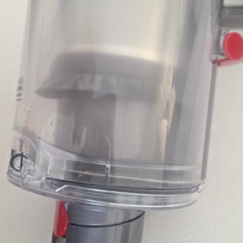 Garanti Kapsamındaki Dyson Süpürge Gövde Soyulması Ve Çatlaklar Ücretsiz Onarılmalı