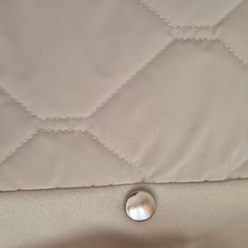 Lekeli Ve Kötü Kokulu Ürün, İade Reddine Ve Fatura Eksikliğine Şikayet