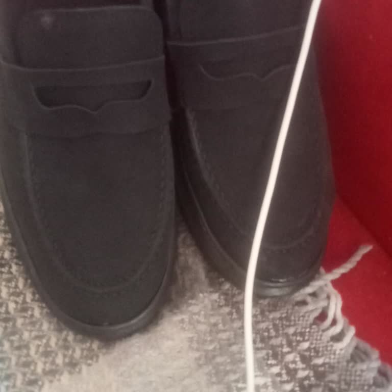 Ayakkabı Görselle Uyuşmuyor Ve Kalitesi Düşük, Satıcı Yanıt Vermiyor