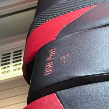 Ali Osman Ulusoy Uzun Yolculukta Şarj Sorunu: Otobüste Priz Ve Uyumsuz USB