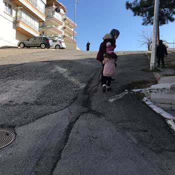 Mamak’ta Dik Rampa Yaya Güvenliğini Tehlikeye Atıyor