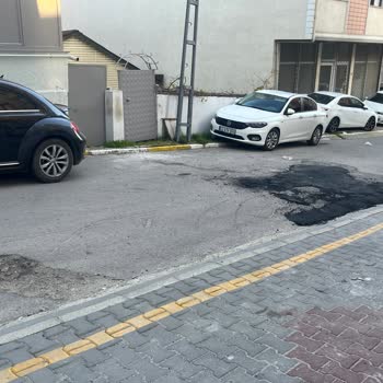 Kaynarca Mahallesi Esma Sokakta Yarım Bırakılan Asfalt Çukuru Hemen Onarılmalı