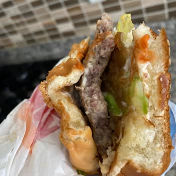 Para İadesi Ve Açık Özür Talebi: Çiğ Hamburger Ve Bayat Patates