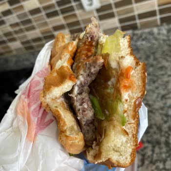 Para İadesi Ve Açık Özür Talebi: Çiğ Hamburger Ve Bayat Patates