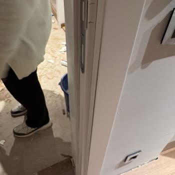 Sözleşmeye Uymayan Montaj Ve Hasarlı Kapı Teslimi