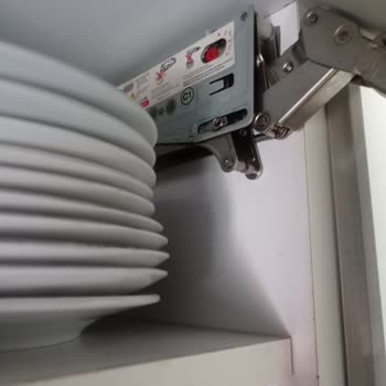 Mutfak Dolap Kapak Mekanizması Arızası ve Ücretsiz Değişim Talebi