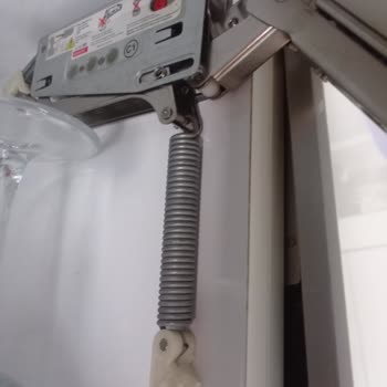 Mutfak Dolap Kapak Mekanizması Arızası ve Ücretsiz Değişim Talebi