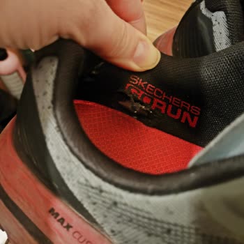 Skechers Ayakkabılarında İç Astarın Kısa Sürede Yırtılması Ve Fotoğrafla Sınırlı İnceleme Reddi