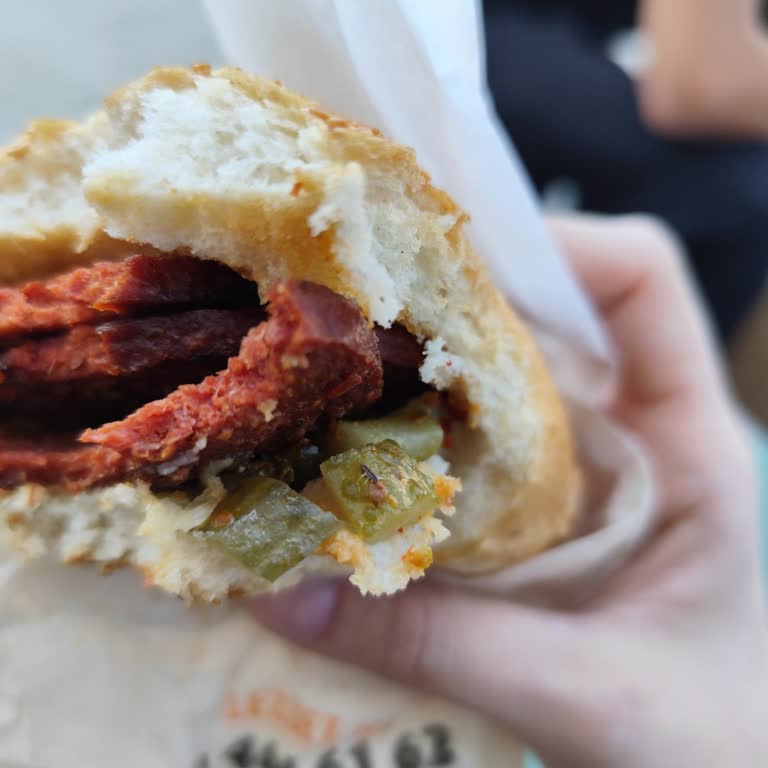 Köfteci Yusuf Şubesinde Hijyen İhlali: Yemeğin İçinden Böcek Çıktı