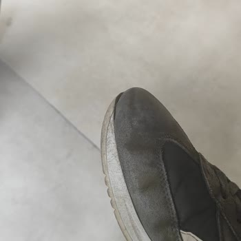 Reebok Ayakkabım 6 Ayda Açıldı Üretim Hatası Olmadı Dedi Değişim Reddedildi