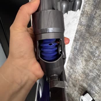Dyson V15 Süpürge Borusu Dönüyor Ve Hortum Yırtıldı Garanti Kapsamı Talebi