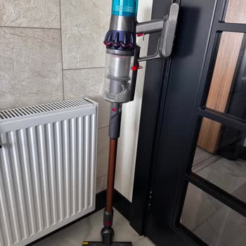 Dyson V15 Süpürge Borusu Dönüyor Ve Hortum Yırtıldı Garanti Kapsamı Talebi