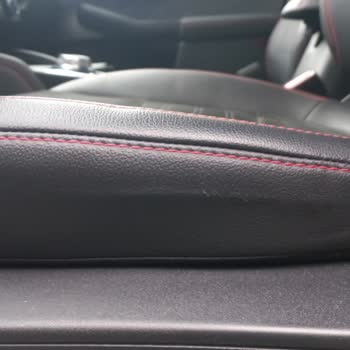 Üretim Hatası Olarak Görülen Deri Koltuk Çizgileri İçin Garanti Kapsamlı Değişim Talebi