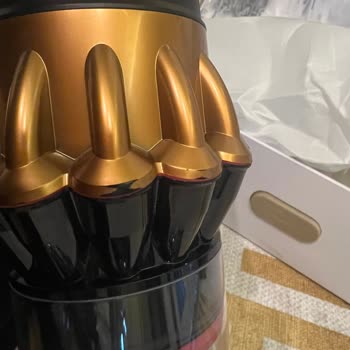 Dyson Süpürge Parkelere Çizik Bırakıyor, Servis Sonrası Hasarlı Dönüyor