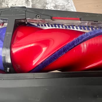 Dyson Süpürge Parkelere Çizik Bırakıyor, Servis Sonrası Hasarlı Dönüyor