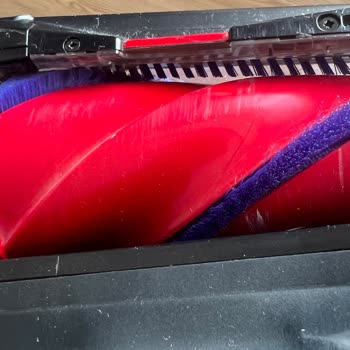 Dyson Süpürge Parkelere Çizik Bırakıyor, Servis Sonrası Hasarlı Dönüyor