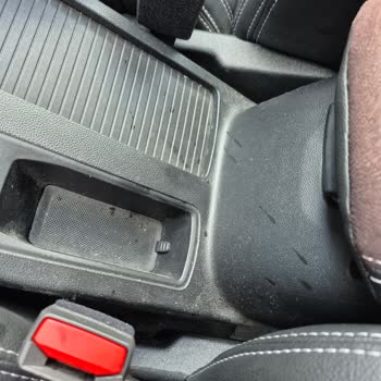 Ford Yetkili Servisinde Yağ Bakımı Sonrası Koltuklarda Kalıcı Kirlenme Ve Yetersiz Temizlik