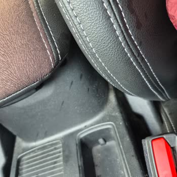 Ford Yetkili Servisinde Yağ Bakımı Sonrası Koltuklarda Kalıcı Kirlenme Ve Yetersiz Temizlik