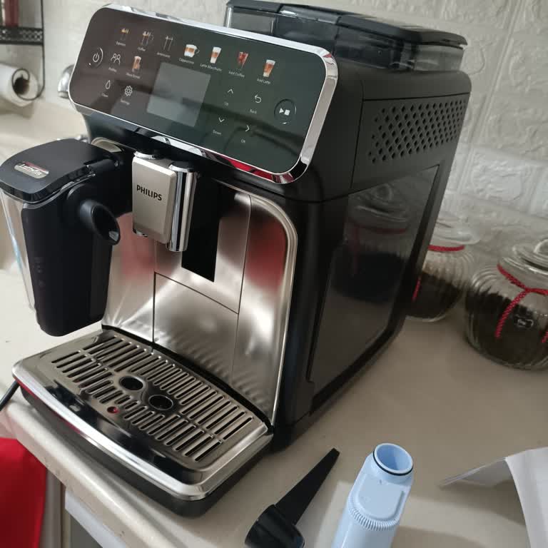 Philips EP5547/90 Kahve Makinesinde Bakım Aksesuarları Eksik