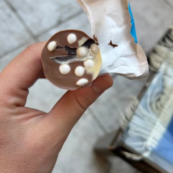 Onur Market’te Mantar Büyüyen Çikolata Külahı Çocuk Sağlığını Tehdit Ediyor