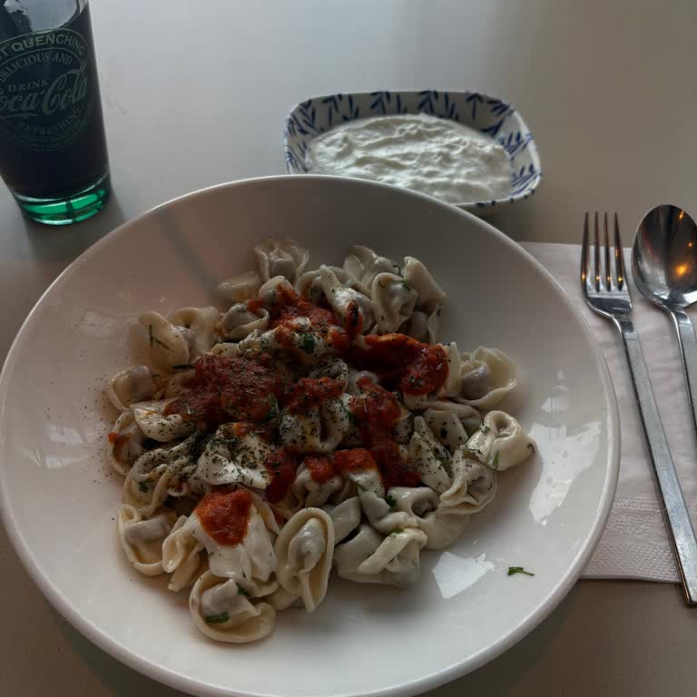 Saçlı Yoğurt, Çiğ Mantı Ve Saygısız Müdür Yaklaşımı