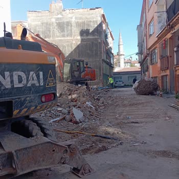 Kablolar İnşaat Makinesi Tarafından Kesildi, Çocukların Ödevleri İçin İnternet Yok