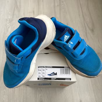 Adidas'ın Tüketici Hatası İddiası Ve Boya Dökülen Çocuk Ayakkabısı