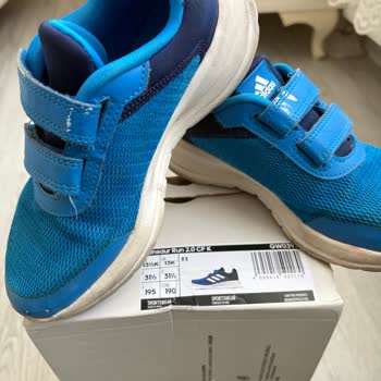 Adidas'ın Tüketici Hatası İddiası Ve Boya Dökülen Çocuk Ayakkabısı