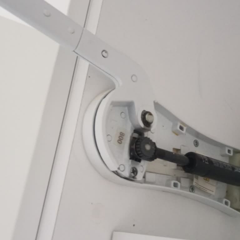 Samet Ş Markasına Ait Mutfak Dolabı Kapak Amortisörü Arızalı: Güvenlik Riski Ve Destek Bekliyor